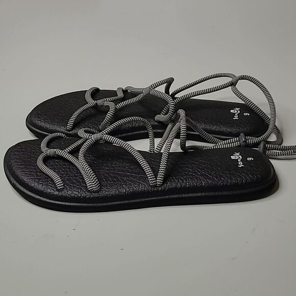 9 SANUK BLACK WHITE ANKLE WRAP ADJUSTABLE CORD STRETCH YOGA MAT WATER SANDALS - Picture 9 of 10